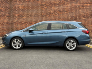 2017 Vauxhall Astra 1.6 Cdti Blueinjection Sri Sports Tourer Euro 6 (s/s) 5dr in Blue — image 5