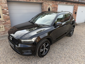 2021 Volvo Xc40 2.0 R-Design B4 (petrol) in Black — image 2