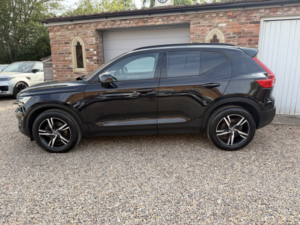 2021 Volvo Xc40 2.0 R-Design B4 (petrol) in Black — image 4