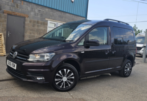 2016 Volkswagen Caddy Life 2.0 Tdi Bluemotion Tech in Purple — image 3