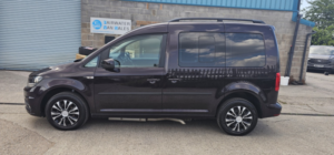 2016 Volkswagen Caddy Life 2.0 Tdi Bluemotion Tech in Purple — image 4