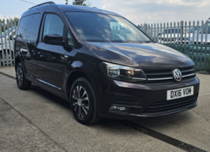 2016 Volkswagen Caddy Life 2.0 Tdi Bluemotion Tech in Purple — image 5