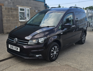 2016 Volkswagen Caddy Life 2.0 Tdi Bluemotion Tech in Purple — image 6