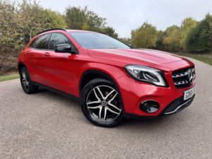 2019 Mercedes-Benz Gla 1.6 Gla180 Urban Edition in Red — image 3