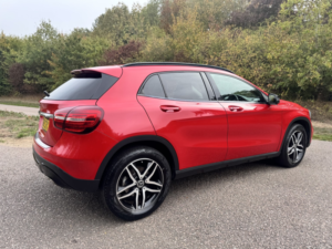 2019 Mercedes-Benz Gla 1.6 Gla180 Urban Edition in Red — image 4