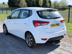 2016 Hyundai Ix20 1.4 Blue Drive Se Euro 6 (s/s) 5dr in White — image 5