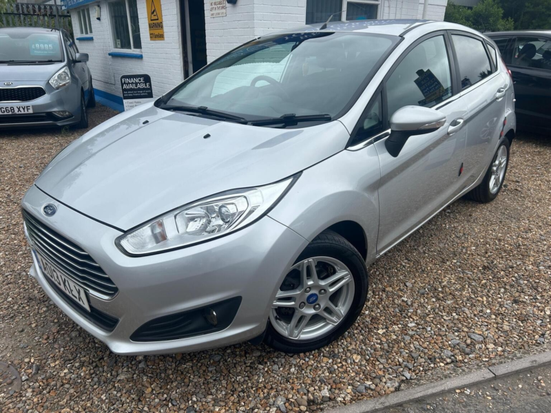 2013 Ford Fiesta 1.25 Zetec Euro 5 5dr in Silver — image 1