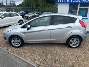 2013 Ford Fiesta 1.25 Zetec Euro 5 5dr in Silver — image 2