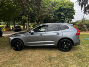 2019 Volvo Xc60 2.0 R-Design Pro T8 Twin Engine 390 Awd,pan Roof,21s,fsh in Grey — image 5