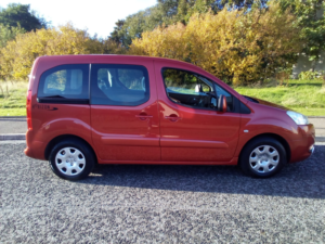 2012 Peugeot Partner Tepee 1.6 Hdi Tepee S Horizon in Red — image 2
