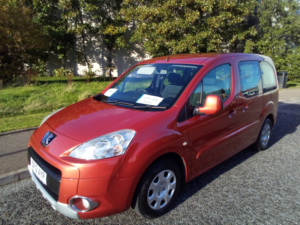 2012 Peugeot Partner Tepee 1.6 Hdi Tepee S Horizon in Red — image 3