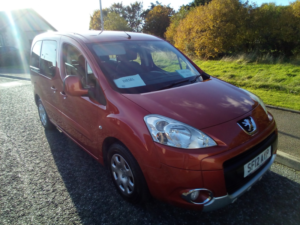 2012 Peugeot Partner Tepee 1.6 Hdi Tepee S Horizon in Red — image 5
