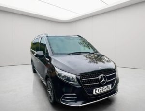 2025 Mercedes-Benz V Class 2.0 V300d Premium G-Tronic+ Euro 6 (s/s) 5dr (7 Seat, Extra Long) in Black — image 3