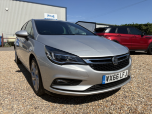 2016 Vauxhall Astra 1.6 Cdti Blueinjection Sri Nav in Silver — image 2