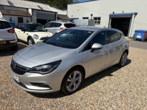 2016 Vauxhall Astra 1.6 Cdti Blueinjection Sri Nav in Silver — image 4