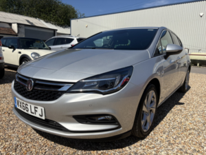 2016 Vauxhall Astra 1.6 Cdti Blueinjection Sri Nav in Silver — image 5