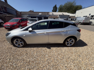 2016 Vauxhall Astra 1.6 Cdti Blueinjection Sri Nav in Silver — image 6