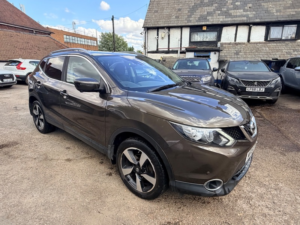 2016 Nissan Qashqai Dci N-Tec Plus in Bronze — image 3