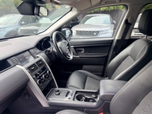 2018 Land Rover Discovery Sport Td4 Se in White — image 2