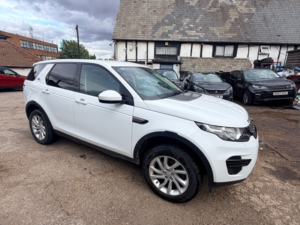 2018 Land Rover Discovery Sport Td4 Se in White — image 3
