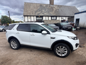 2018 Land Rover Discovery Sport Td4 Se in White — image 5