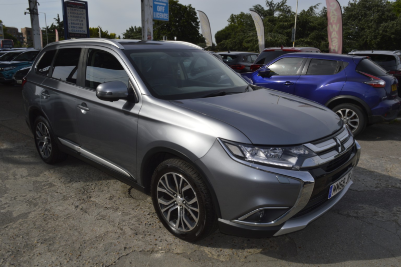 2018 Mitsubishi Outlander 2.2 Di-D 4 in Grey — image 1