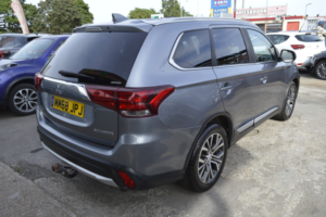 2018 Mitsubishi Outlander 2.2 Di-D 4 in Grey — image 2