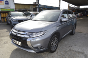 2018 Mitsubishi Outlander 2.2 Di-D 4 in Grey — image 3