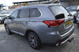 2018 Mitsubishi Outlander 2.2 Di-D 4 in Grey — image 4
