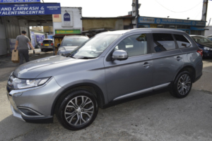 2018 Mitsubishi Outlander 2.2 Di-D 4 in Grey — image 5