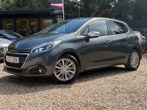 2017 Peugeot 208 1.2 Puretech Allure Euro 6 5dr in Grey — image 5