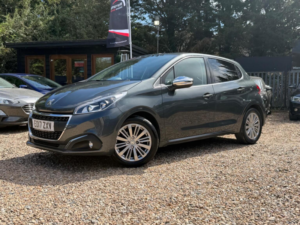 2017 Peugeot 208 1.2 Puretech Allure Euro 6 5dr in Grey — image 6