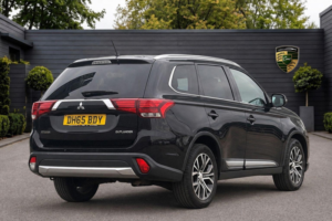 2016 Mitsubishi Outlander 2.2 Di-D Gx3 Auto 4WD Euro 6 5dr in Black — image 5