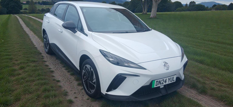 2024 MG Mg4 64kwh Se Long Range Auto 5dr in White — image 1