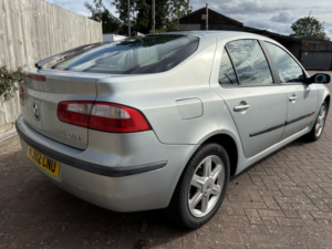 2002 Renault Laguna 1.8 16v Expression in Grey — image 3