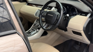 2015 Land Rover Range Rover Evoque 2.2 Sd4 Pure Tech in Brown — image 2