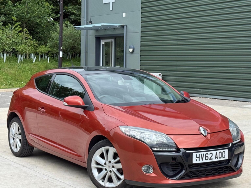 2012 Renault Megane 1.2 Tce Dynamique Tomtom Euro 5 (s/s) 3dr in Orange — image 1