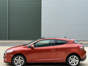 2012 Renault Megane 1.2 Tce Dynamique Tomtom Euro 5 (s/s) 3dr in Orange — image 4