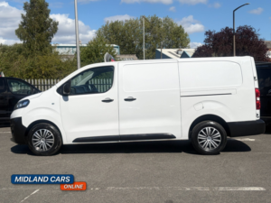 2023 Vauxhall Vivaro 1.5 Vivaro Prime 1.5td 100 M6 S/s L2h1 2900 Panel Van in White — image 5