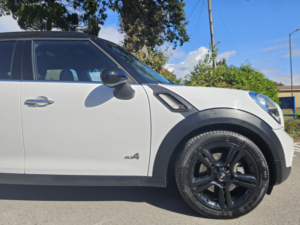 2011 MINI Countryman 1.6 Cooper S All4 Countryman in White — image 4