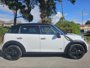 2011 MINI Countryman 1.6 Cooper S All4 Countryman in White — image 5