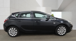 2014 Vauxhall Astra 2.0 Cdti Ecoflex Elite in Black — image 5