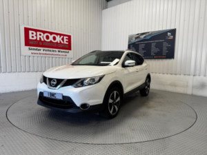 2017 Nissan Qashqai 1.2 Dig-T N-Connecta 2WD Euro 6 (s/s) 5dr in White — image 6