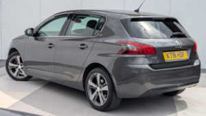2018 Peugeot 308 1.2 Puretech Gpf Allure Euro 6 (s/s) 5dr in Grey — image 5