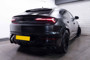 2025 Lamborghini Urus 4.0 V8 Biturbo 25.9kwh Se Auto 4WD Euro 6 5dr in Black — image 4
