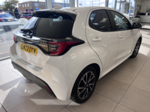 2022 Toyota Yaris 1.5 Vvt-H Design in White — image 4