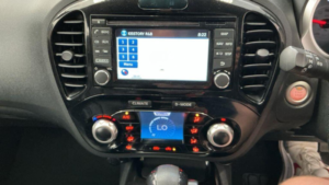 2015 Nissan Juke 1.6 Tekna Xtron Euro 5 5dr in Grey — image 4