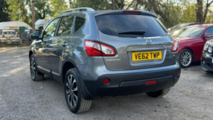 2012 Nissan Qashqai 1.5 Dci N-Tec+ 2WD Euro 5 5dr in Grey — image 4