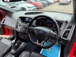 2015 Ford Focus 2.0 Tdci St-2 Euro 6 (s/s) 5dr in Red — image 3