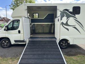 2017 Citroen Relay Horse Box 2.0 Bluehdi 35 in White — image 2